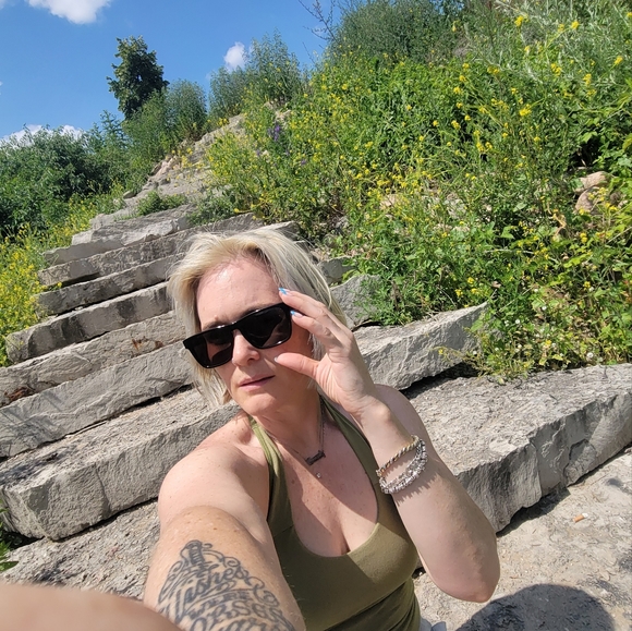 Meet your Posher, Sarah - Picture 3 of 16